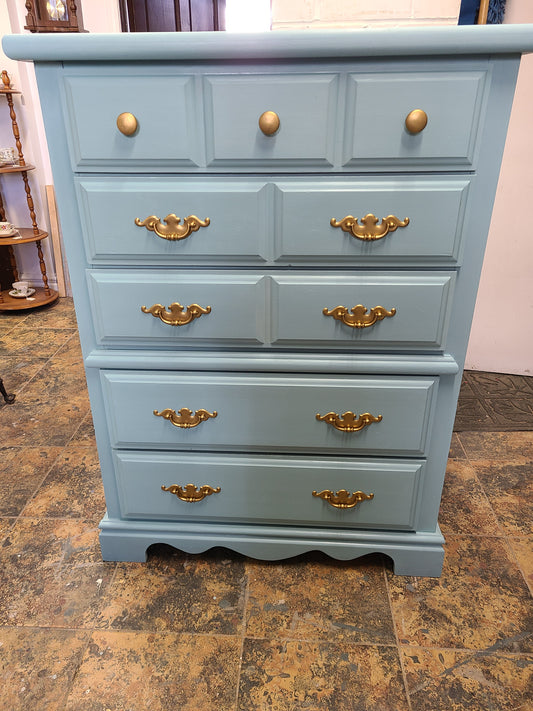 Vintage Elegance: A Dresser Makeover with Amalfi Coast Milk Paint by Fusion