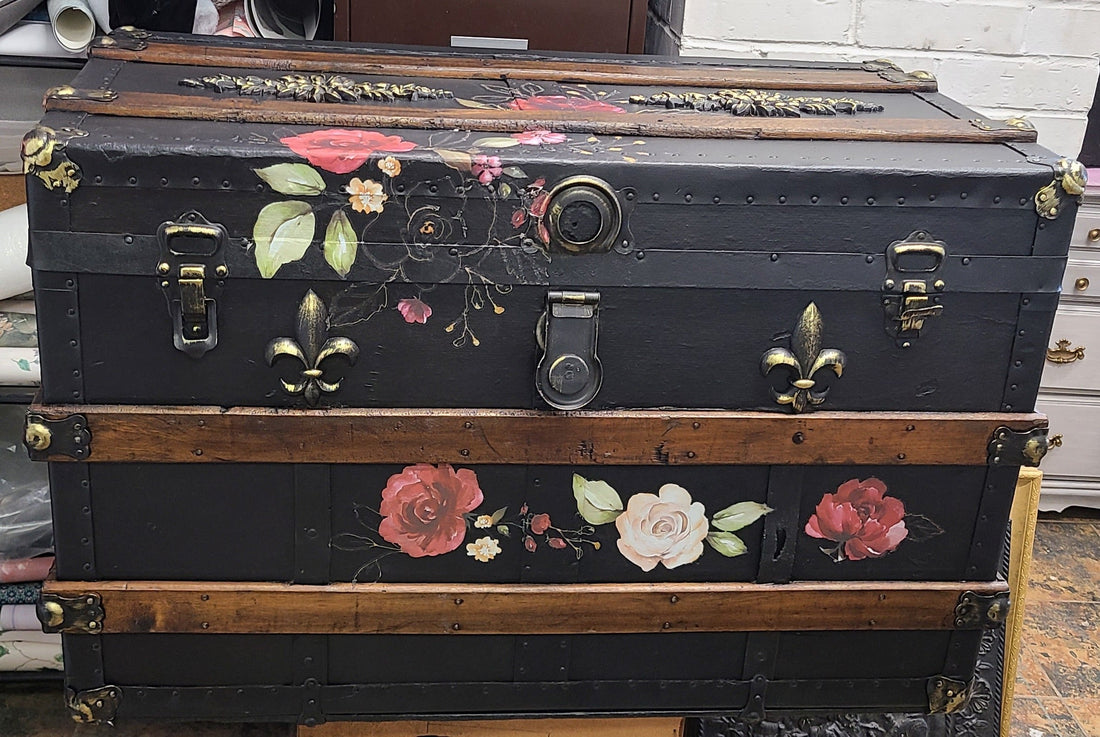 An Old Trunk Gets Upcycled With Fusion Mineral Paint and a Decor Transfer