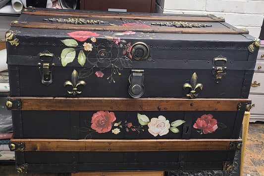 An Old Trunk Gets Upcycled With Fusion Mineral Paint and a Decor Transfer