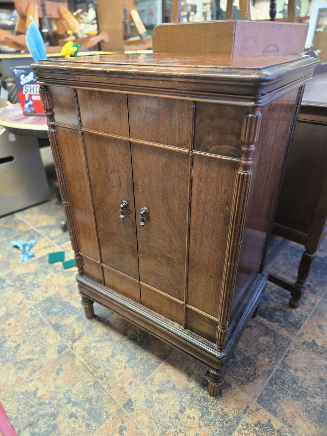 What Paint for Wood Furniture? Choose With Confidence