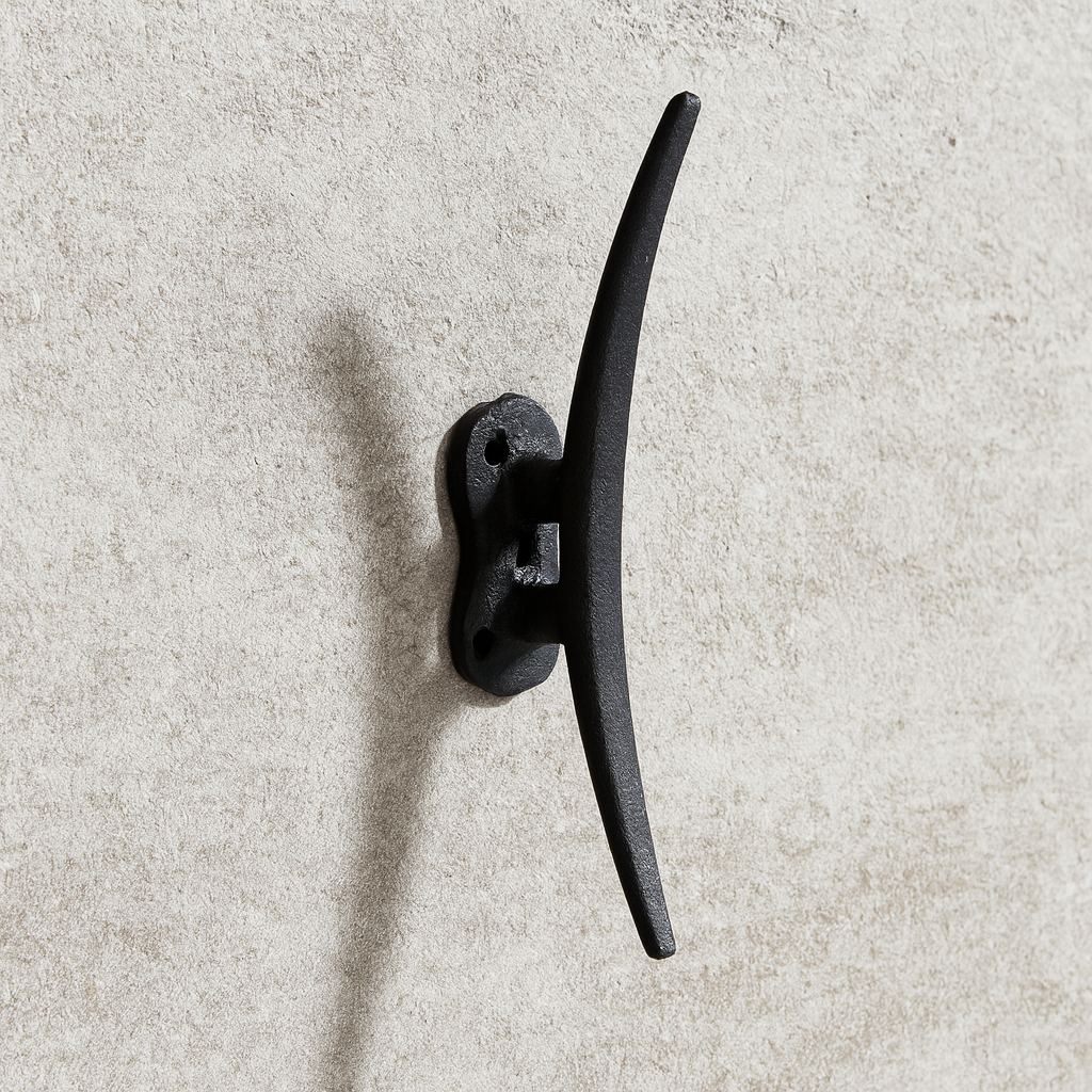 Cleat pull handle/hook